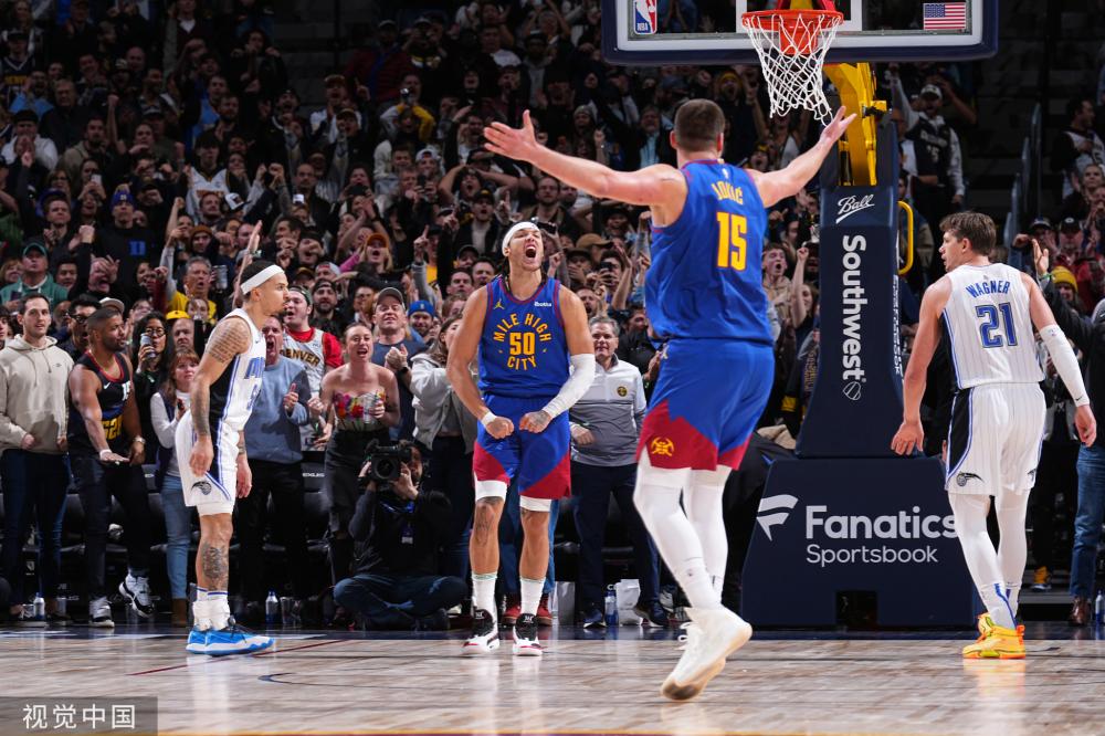 并用担架将 并用担架将